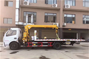 醴陵附近汽车轮胎更换